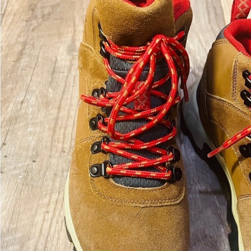 I’m selling my shoes and delivery is with no cost.